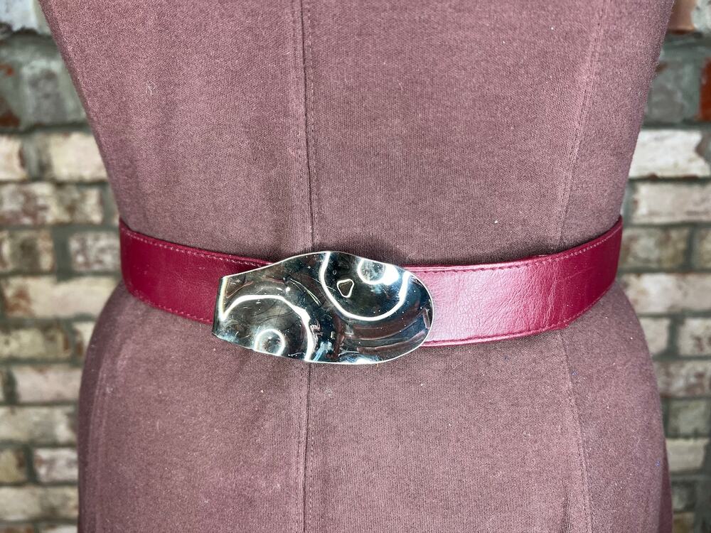 belt oval rippled buckle maroon burgundy wine silver vintage